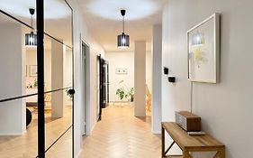 101 M2 Bright Four-Room Apartment Near The City Center